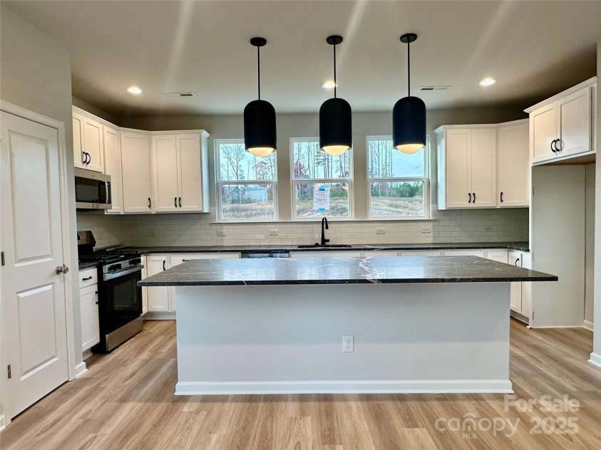 234 Ferebee Place, Charlotte, NC 28213.  MLS# CAR4322640, YatesRealty ID 3291. Kitchen