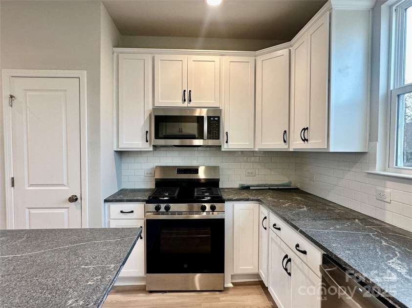 234 Ferebee Place, Charlotte, NC 28213.  MLS# CAR4322640, YatesRealty ID 3291. Kitchen