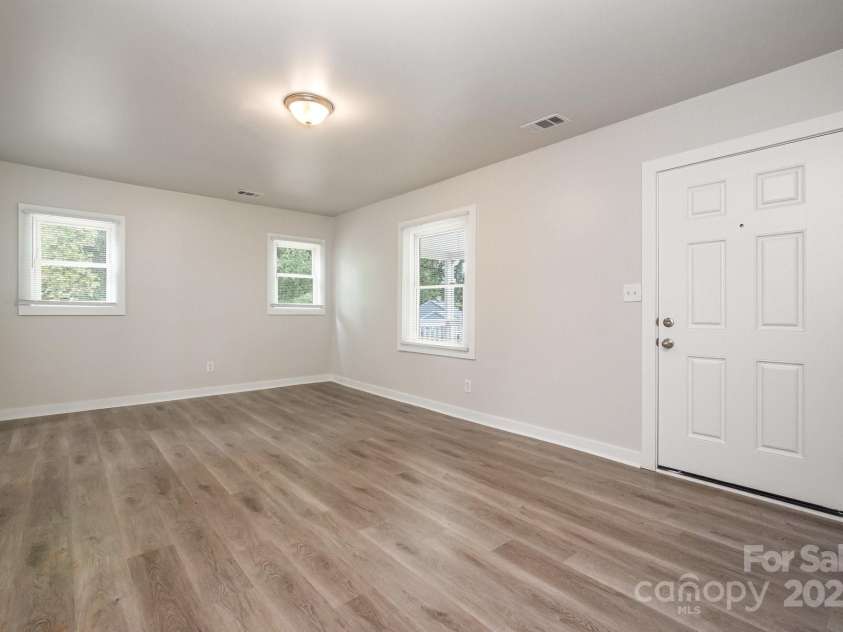 2000 Camp Greene Street, Charlotte, NC 28208.  MLS# CAR4291422, YatesRealty ID 32910. 