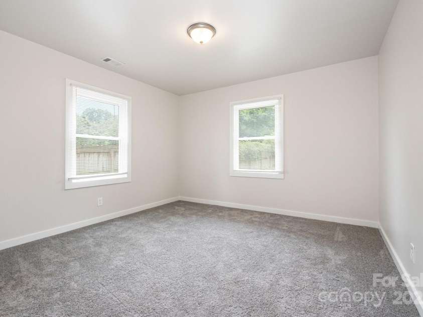 2000 Camp Greene Street, Charlotte, NC 28208.  MLS# CAR4291422, YatesRealty ID 32910. 