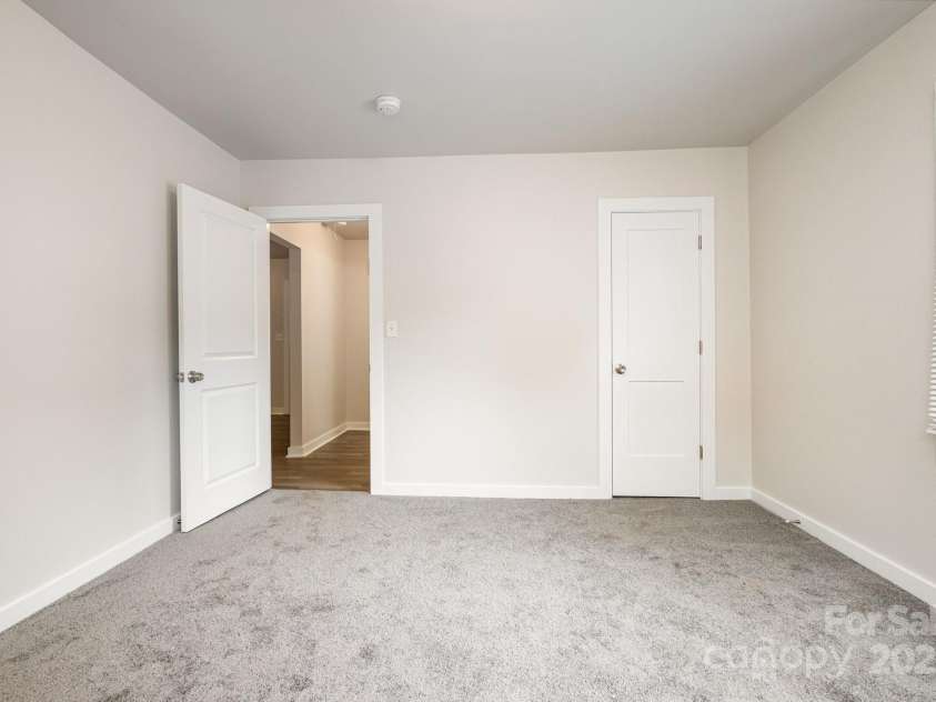 2000 Camp Greene Street, Charlotte, NC 28208.  MLS# CAR4291422, YatesRealty ID 32910. 