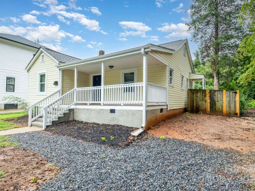 2000 Camp Greene Street, Charlotte, NC 28208.  MLS# CAR4291422, YatesRealty ID 32910. Front