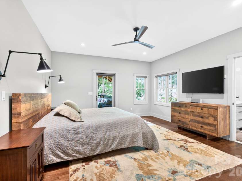 235 Bull Creek Road, Asheville, NC 28805.  MLS# CAR4389241, YatesRealty ID 32910. 