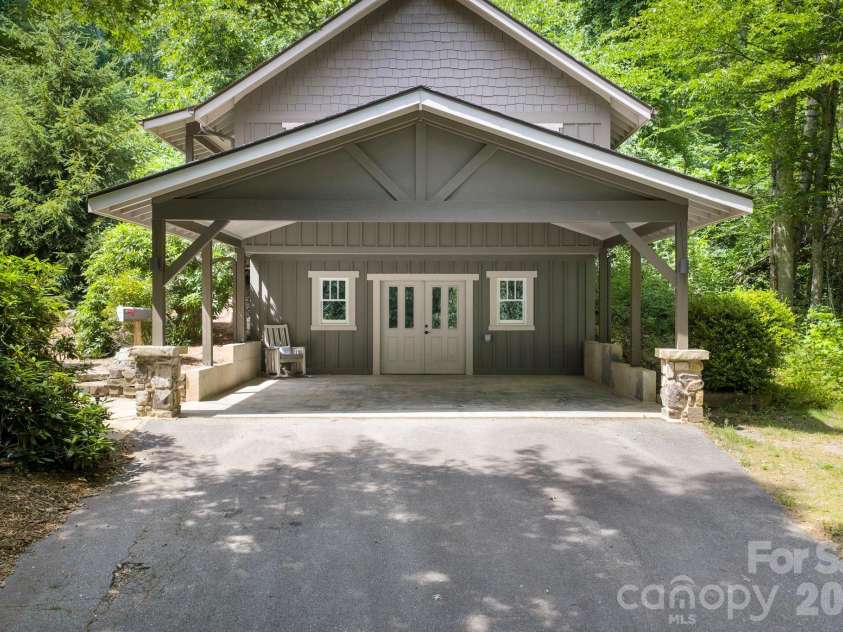 235 Bull Creek Road, Asheville, NC 28805.  MLS# CAR4389241, YatesRealty ID 32910. 