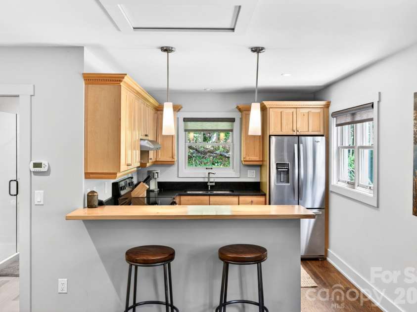 235 Bull Creek Road, Asheville, NC 28805.  MLS# CAR4389241, YatesRealty ID 32910. 