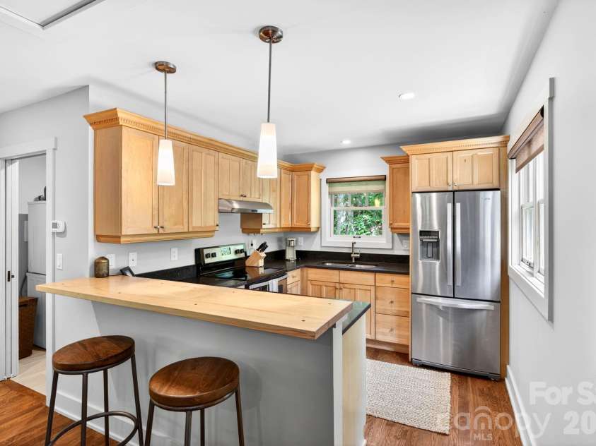 235 Bull Creek Road, Asheville, NC 28805.  MLS# CAR4389241, YatesRealty ID 32910. 