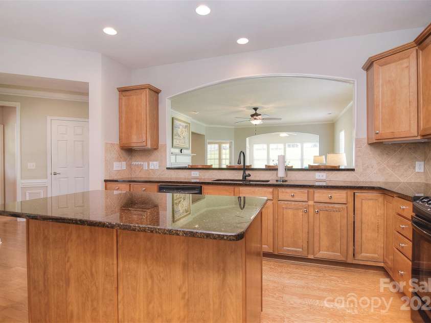 1008 Magpie Court, Fort Mill, SC 29707.  MLS# CAR4292540, YatesRealty ID 32913. Kitchen