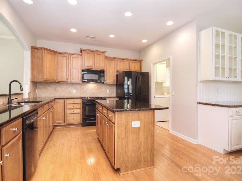 1008 Magpie Court, Fort Mill, SC 29707.  MLS# CAR4292540, YatesRealty ID 32913. Large kitchen with extra cabinets