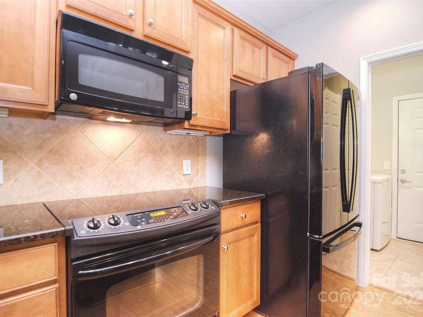 1008 Magpie Court, Fort Mill, SC 29707.  MLS# CAR4292540, YatesRealty ID 32913. Wall mounted microwave and electric oven