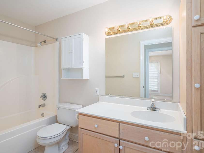 112 Mooreland Drive, Conover, NC 28613.  MLS# CAR4395451, YatesRealty ID 32913. 