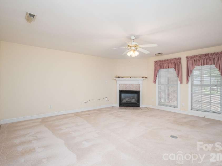 112 Mooreland Drive, Conover, NC 28613.  MLS# CAR4395451, YatesRealty ID 32913. 