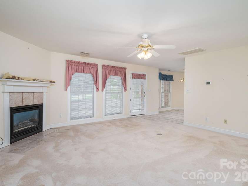 112 Mooreland Drive, Conover, NC 28613.  MLS# CAR4395451, YatesRealty ID 32913. 