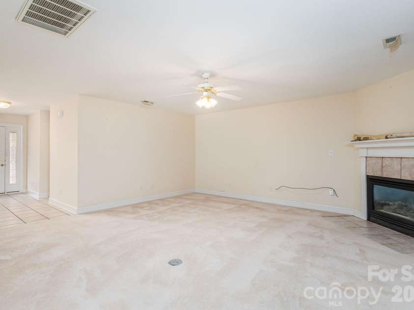 112 Mooreland Drive, Conover, NC 28613.  MLS# CAR4395451, YatesRealty ID 32913. 