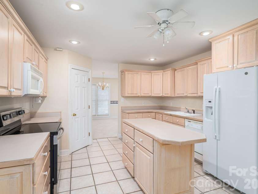 112 Mooreland Drive, Conover, NC 28613.  MLS# CAR4395451, YatesRealty ID 32913. 