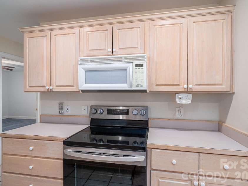 112 Mooreland Drive, Conover, NC 28613.  MLS# CAR4395451, YatesRealty ID 32913. 