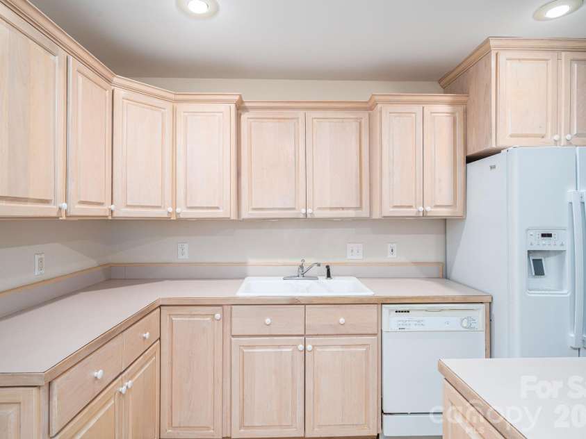 112 Mooreland Drive, Conover, NC 28613.  MLS# CAR4395451, YatesRealty ID 32913. 
