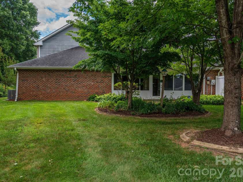 112 Mooreland Drive, Conover, NC 28613.  MLS# CAR4395451, YatesRealty ID 32913. 