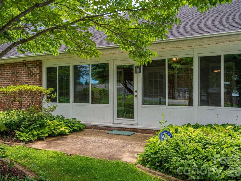 112 Mooreland Drive, Conover, NC 28613.  MLS# CAR4395451, YatesRealty ID 32913. 