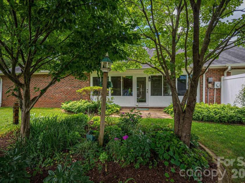 112 Mooreland Drive, Conover, NC 28613.  MLS# CAR4395451, YatesRealty ID 32913. 