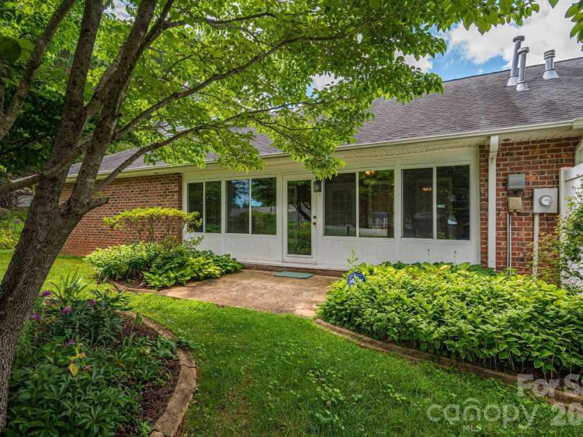 112 Mooreland Drive, Conover, NC 28613.  MLS# CAR4395451, YatesRealty ID 32913. 