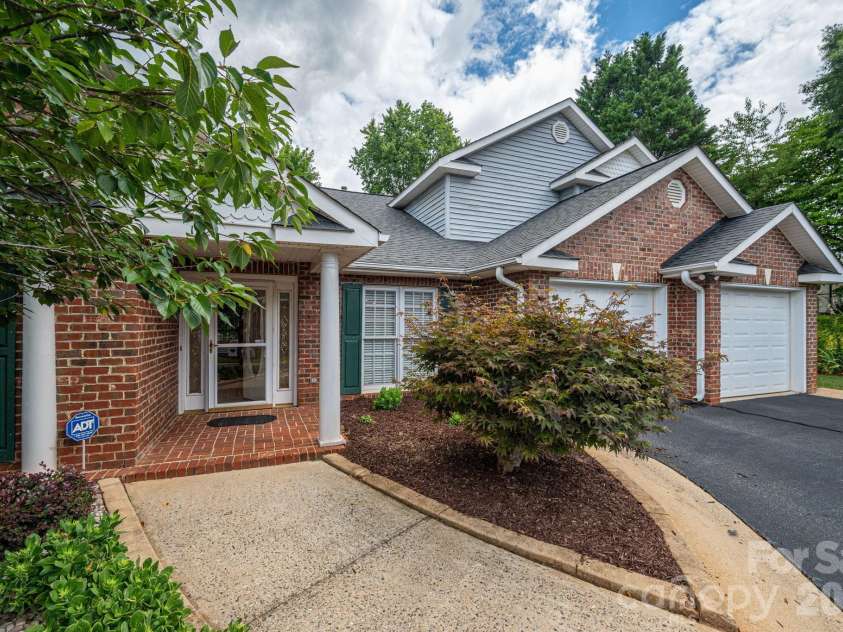 112 Mooreland Drive, Conover, NC 28613.  MLS# CAR4395451, YatesRealty ID 32913. 