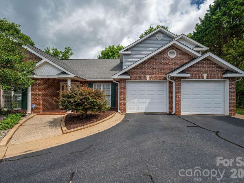 112 Mooreland Drive, Conover, NC 28613.  MLS# CAR4395451, YatesRealty ID 32913. 