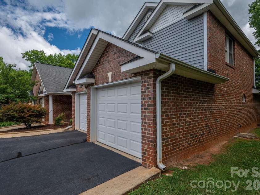 112 Mooreland Drive, Conover, NC 28613.  MLS# CAR4395451, YatesRealty ID 32913. 