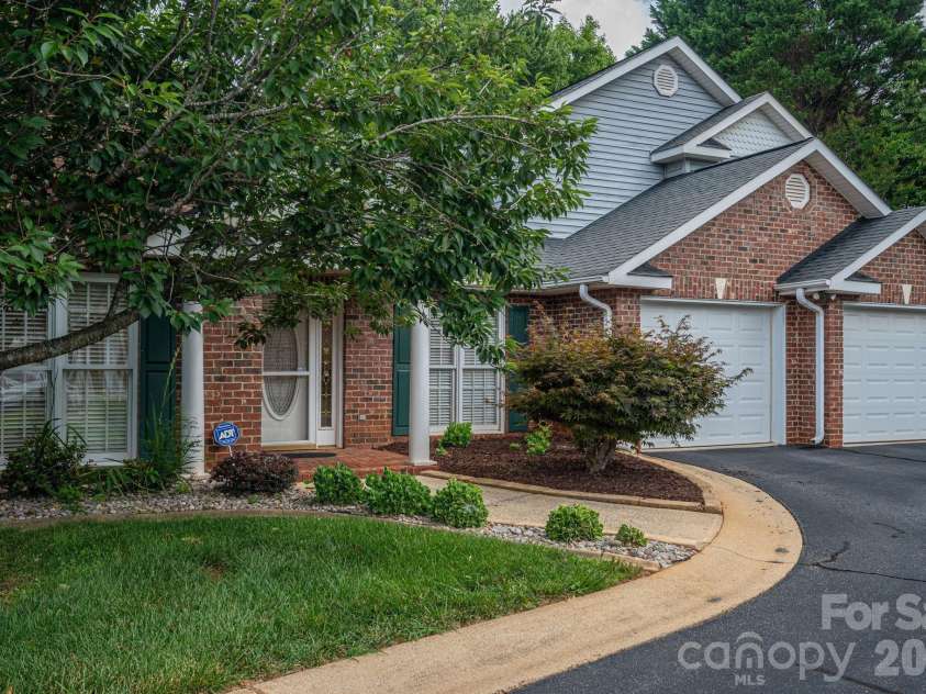 112 Mooreland Drive, Conover, NC 28613.  MLS# CAR4395451, YatesRealty ID 32913. 