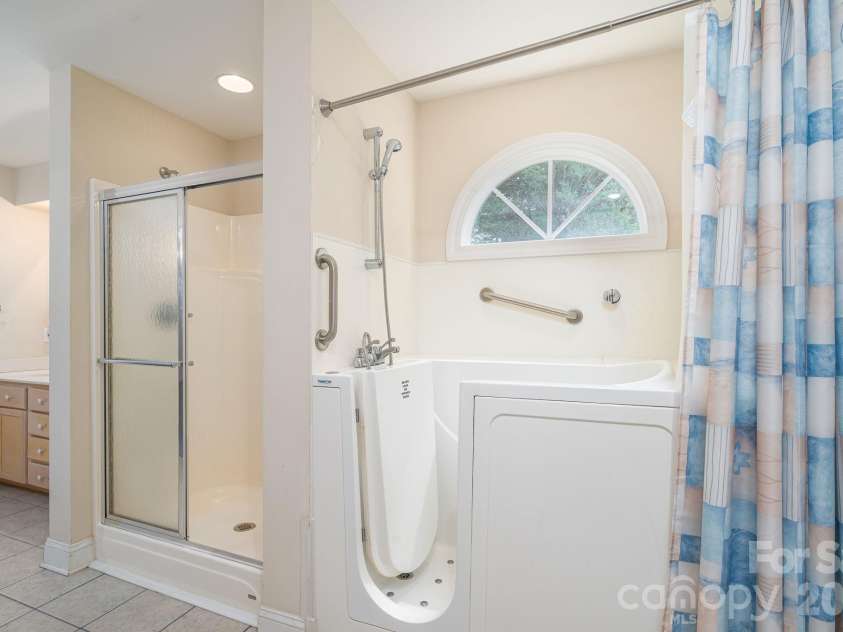 112 Mooreland Drive, Conover, NC 28613.  MLS# CAR4395451, YatesRealty ID 32913. 