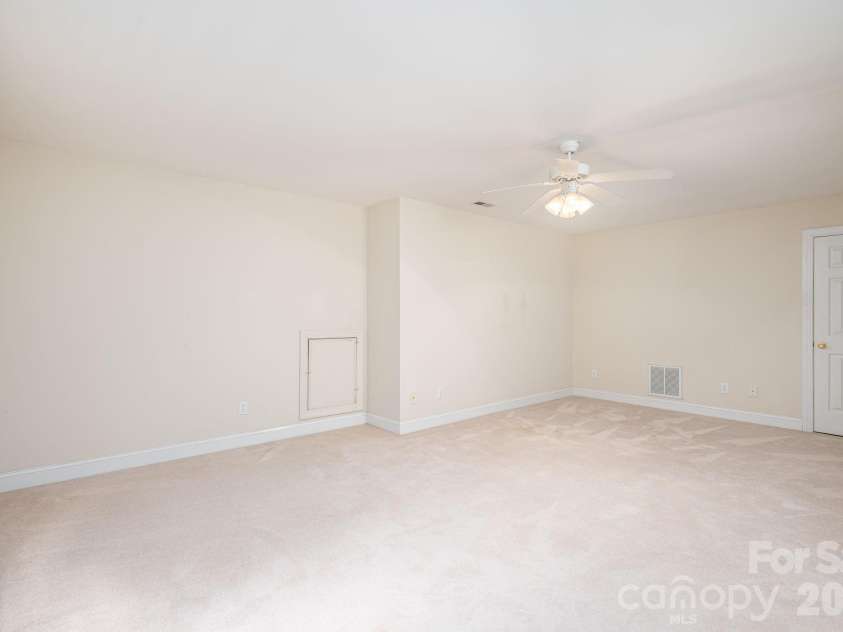 112 Mooreland Drive, Conover, NC 28613.  MLS# CAR4395451, YatesRealty ID 32913. 