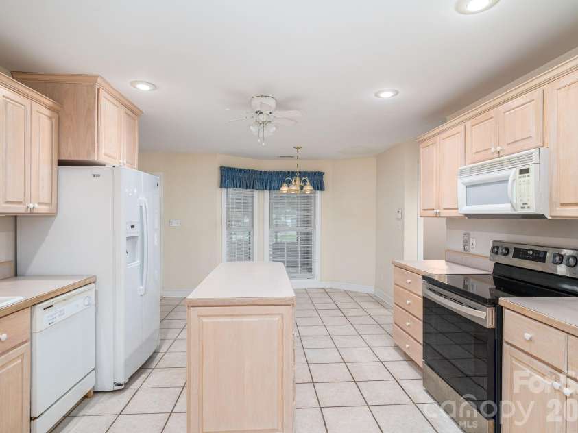 112 Mooreland Drive, Conover, NC 28613.  MLS# CAR4395451, YatesRealty ID 32913. 