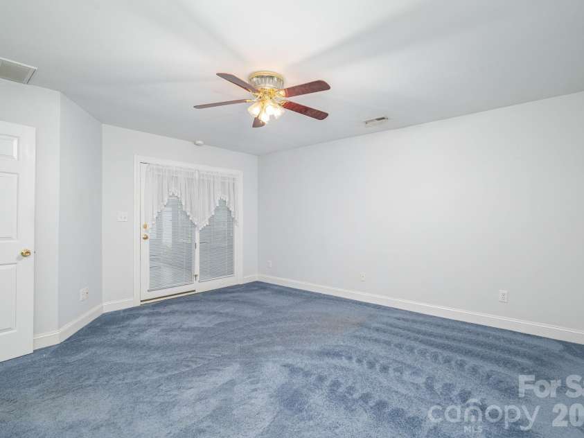 112 Mooreland Drive, Conover, NC 28613.  MLS# CAR4395451, YatesRealty ID 32913. 