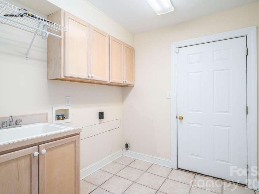 112 Mooreland Drive, Conover, NC 28613.  MLS# CAR4395451, YatesRealty ID 32913. 