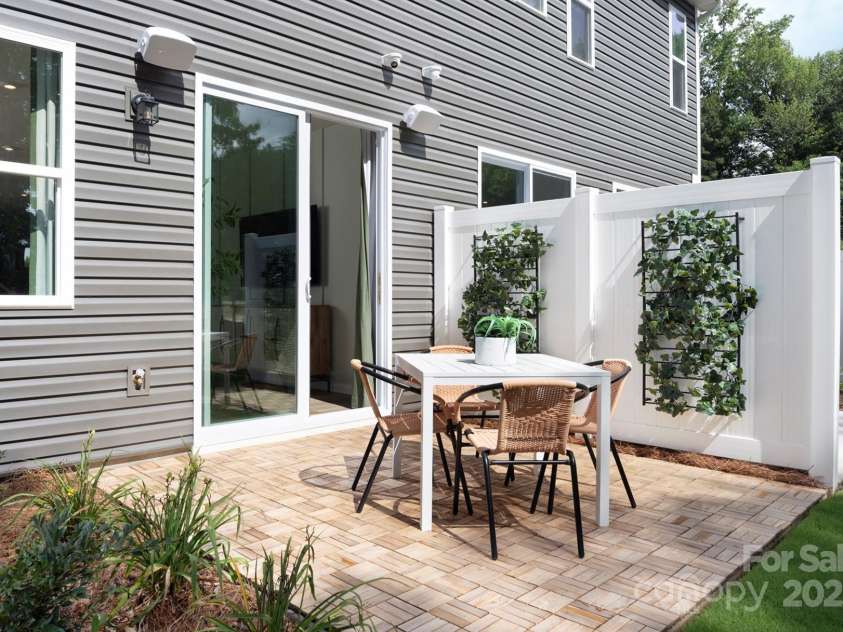 2032 Vinyasa Lane, Charlotte, NC 28215.  MLS# CAR4293593, YatesRealty ID 32914. 