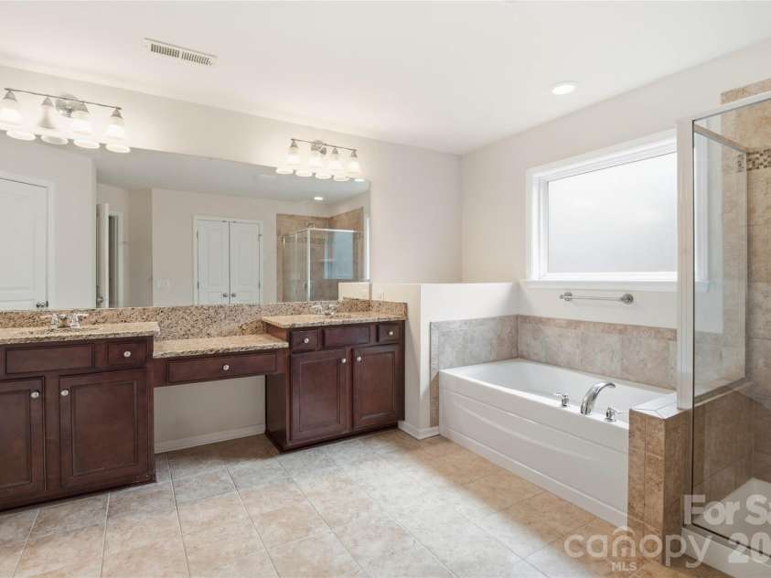 10102 Paxton Run Road, Charlotte, NC 28277.  MLS# CAR4349841, YatesRealty ID 32916. 