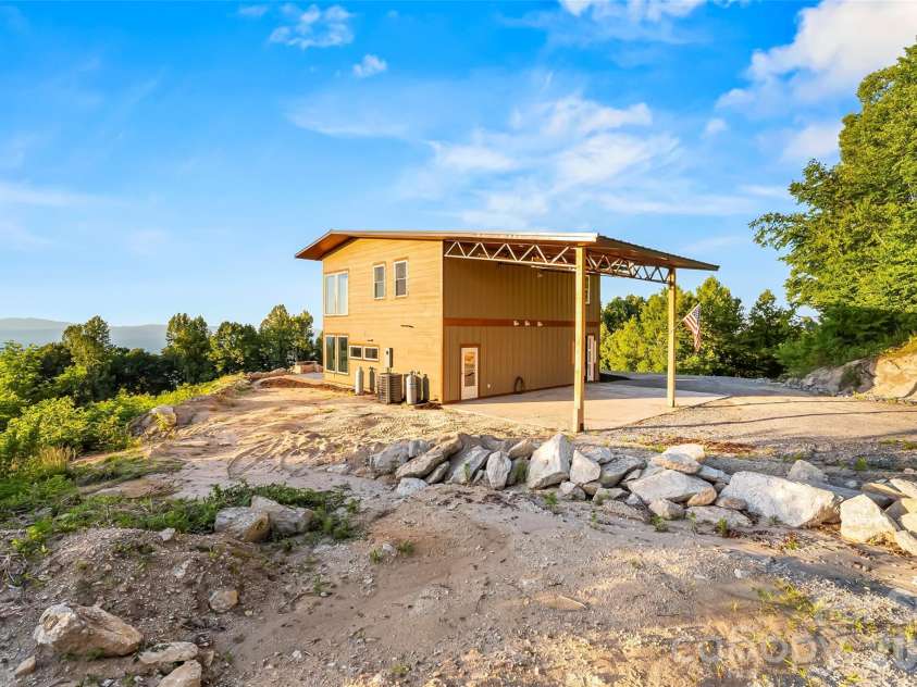 6718 Walkertop Mountain Heights Drive, Morganton, NC 28655.  MLS# CAR4395015, YatesRealty ID 32917. 