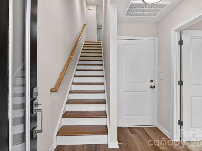 242 Ferebee Place, Charlotte, NC 28213.  MLS# CAR4322624, YatesRealty ID 3292. Entry