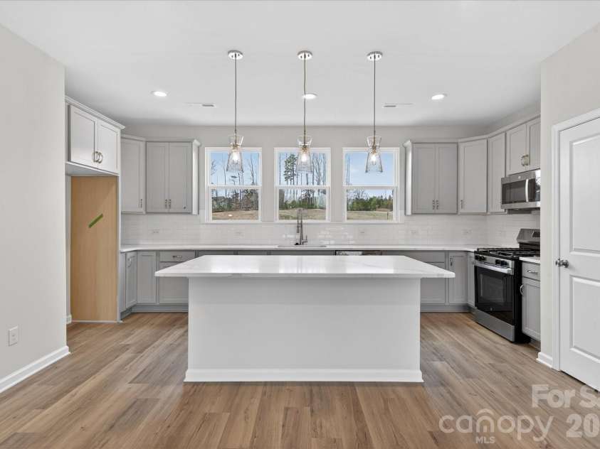 242 Ferebee Place, Charlotte, NC 28213.  MLS# CAR4322624, YatesRealty ID 3292. Kitchen