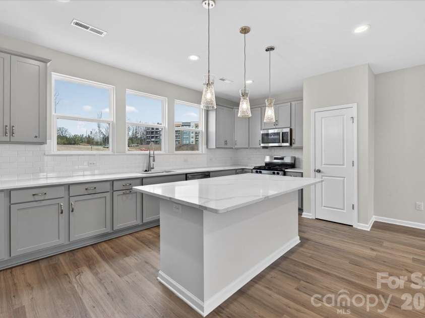 242 Ferebee Place, Charlotte, NC 28213.  MLS# CAR4322624, YatesRealty ID 3292. Kitchen