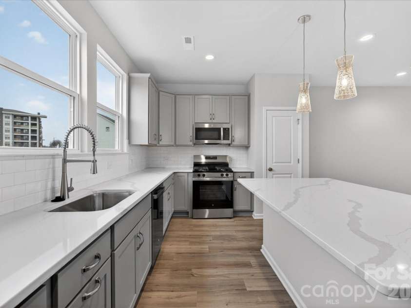 242 Ferebee Place, Charlotte, NC 28213.  MLS# CAR4322624, YatesRealty ID 3292. Kitchen