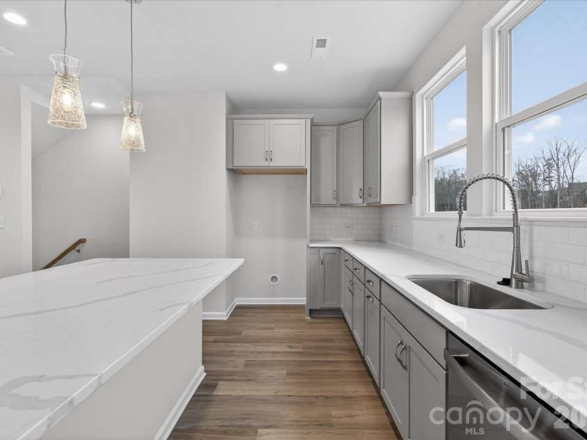 242 Ferebee Place, Charlotte, NC 28213.  MLS# CAR4322624, YatesRealty ID 3292. Kitchen