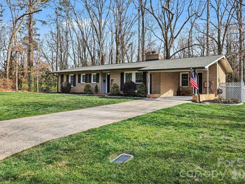 506 Nola Avenue, Kannapolis, NC 28083.  MLS# CAR4339805, YatesRealty ID 3292. 