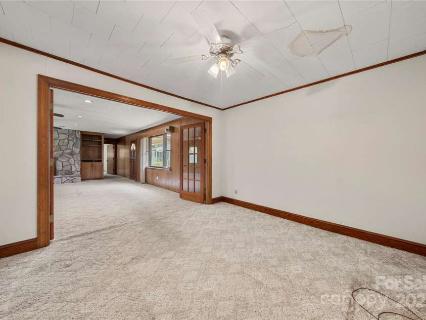 505 Rogers Lake Road, Kannapolis, NC 28083.  MLS# CAR4293354, YatesRealty ID 32920. 