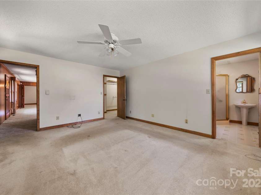 505 Rogers Lake Road, Kannapolis, NC 28083.  MLS# CAR4293354, YatesRealty ID 32920. 