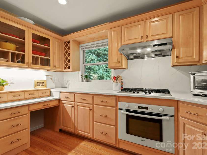 127 Boulder Lane, Blowing Rock, NC 28605.  MLS# CAR4290340, YatesRealty ID 32922. 