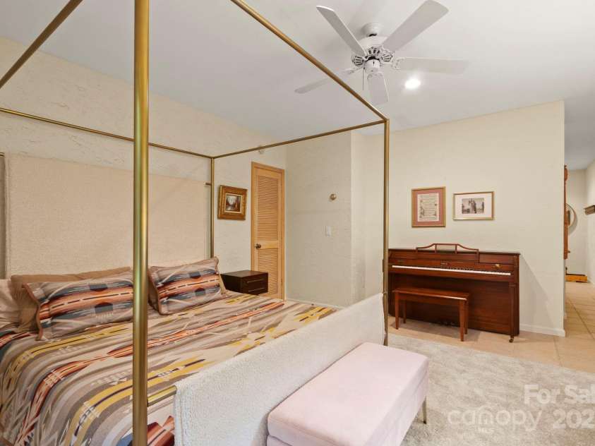 127 Boulder Lane, Blowing Rock, NC 28605.  MLS# CAR4290340, YatesRealty ID 32922. Lower-level bonus room
