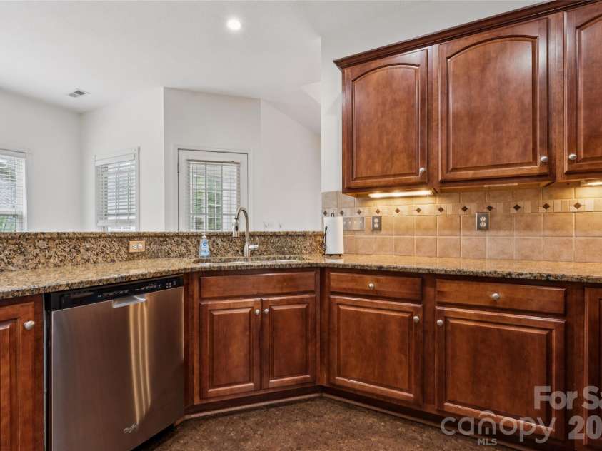 3078 Richards Way Drive, Rock Hill, SC 29732.  MLS# CAR4394528, YatesRealty ID 32922. Gorgeous cherry cabinetry