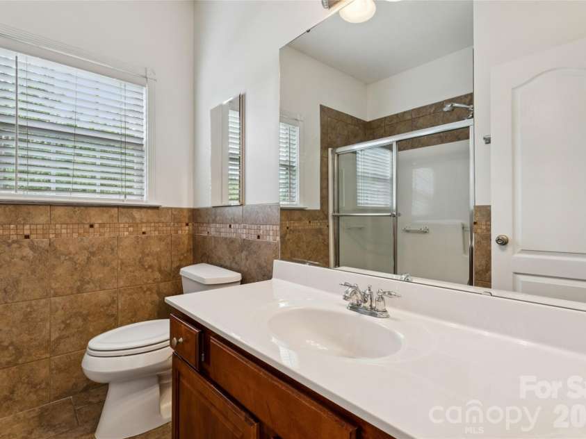 3078 Richards Way Drive, Rock Hill, SC 29732.  MLS# CAR4394528, YatesRealty ID 32922. Hall bathroom boasts tile flooring and surround