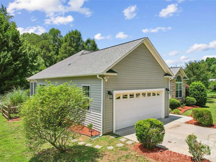 3078 Richards Way Drive, Rock Hill, SC 29732.  MLS# CAR4394528, YatesRealty ID 32922. Irrigation keeps this yard looking great!