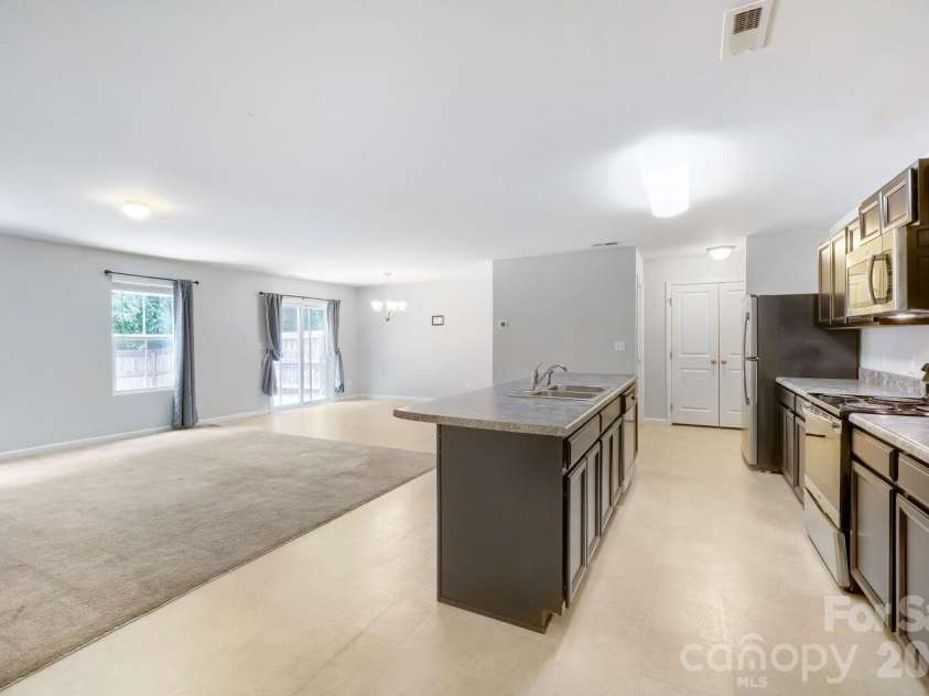 1706 Hooper Court, Charlotte, NC 28212.  MLS# CAR4396936, YatesRealty ID 32925. 
